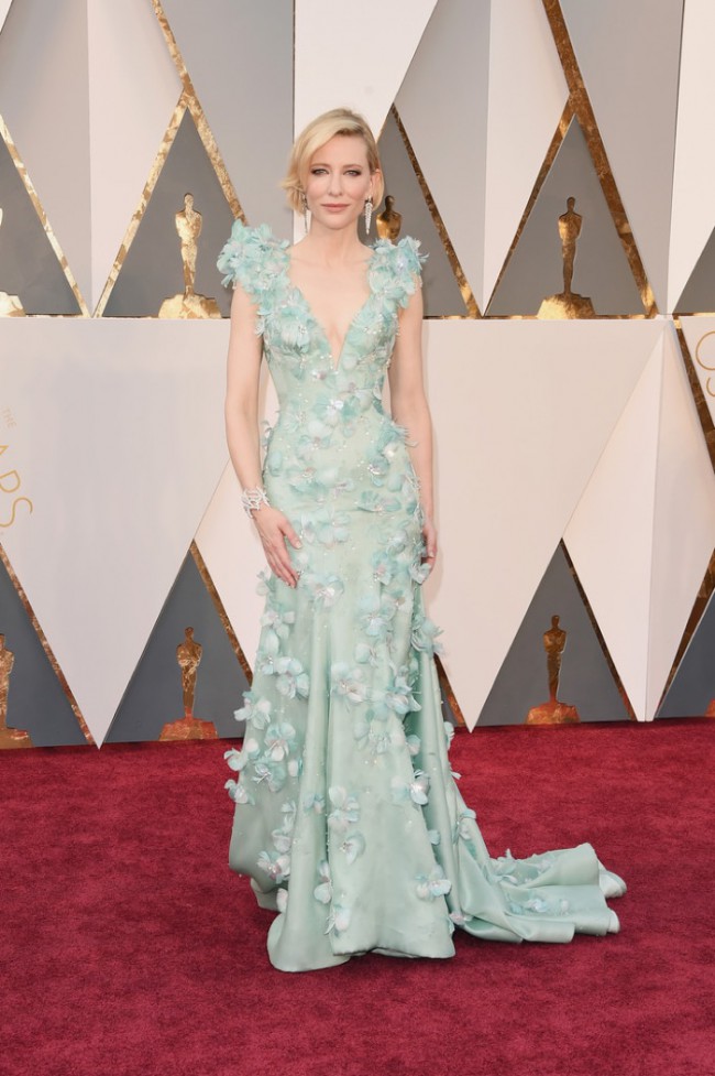 WTFSG_Cate-Blanchett-2016-Oscars-Armani-Prive-Gown