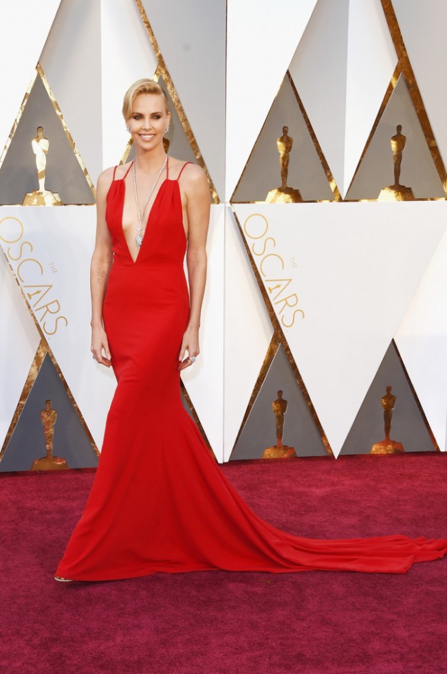 WTFSG_Charlize-Theron-2016-Oscars-Red-Dior-Haute-Couture-Dress