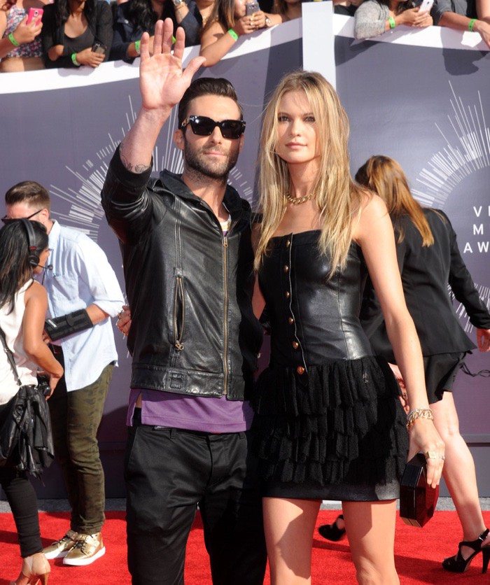 WTFSG_Behati-Prinsloo-Adam-Levine-2014-MTV-Music-Video-Awards