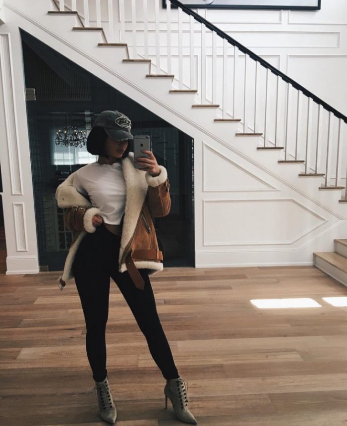 WTFSG_Kylie-Jenner-Jacket-Leggings-Outfit-Instagram