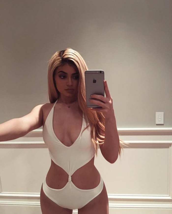 WTFSG_Kylie-Jenner-Monokini-Swimsuit