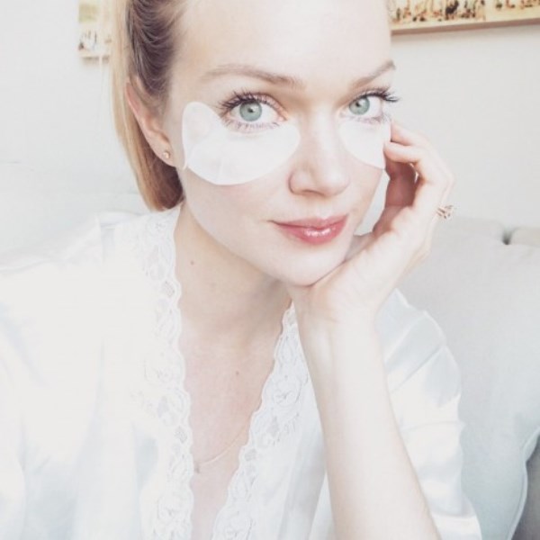 lindsay-ellingson-eye-mask