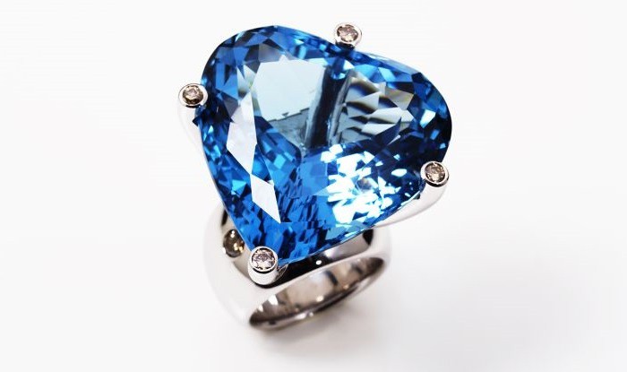 hollywood-ring-dark-blue-topaz-heart-shape