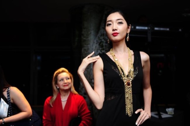 Chow Tai Fook Showcases Reflections Of Siem Collection